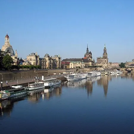 Nature And Art Apartment Dresden